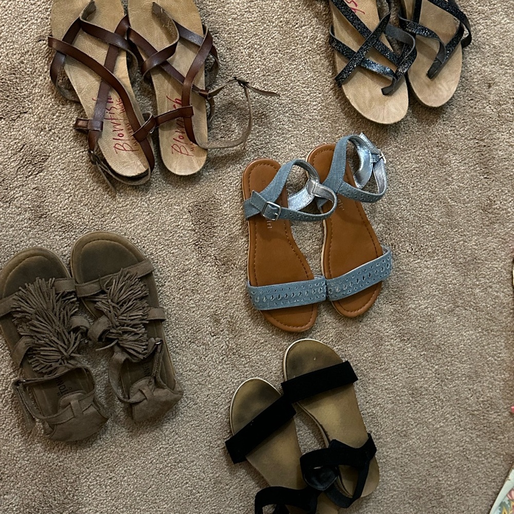 Lot of Youth Girls Size 2 Sandals EUC